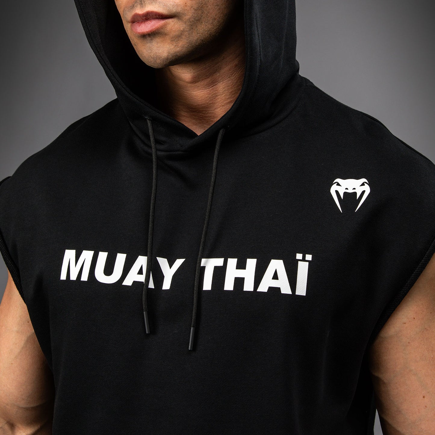 Venum Muay Thai VT 민소매 후드티 – 블랙/화이트