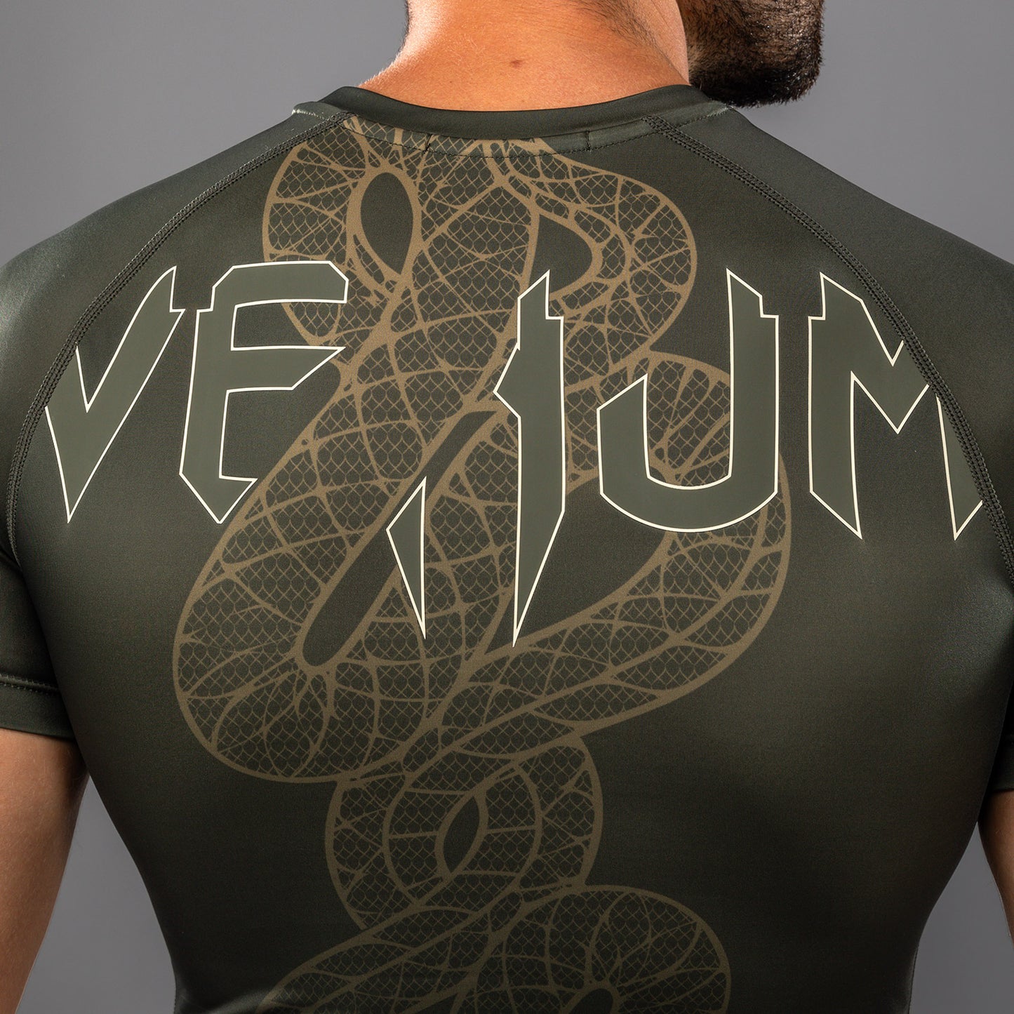 Venum Serpenti 반팔 래쉬가드 – 카키/브론즈/아이보리