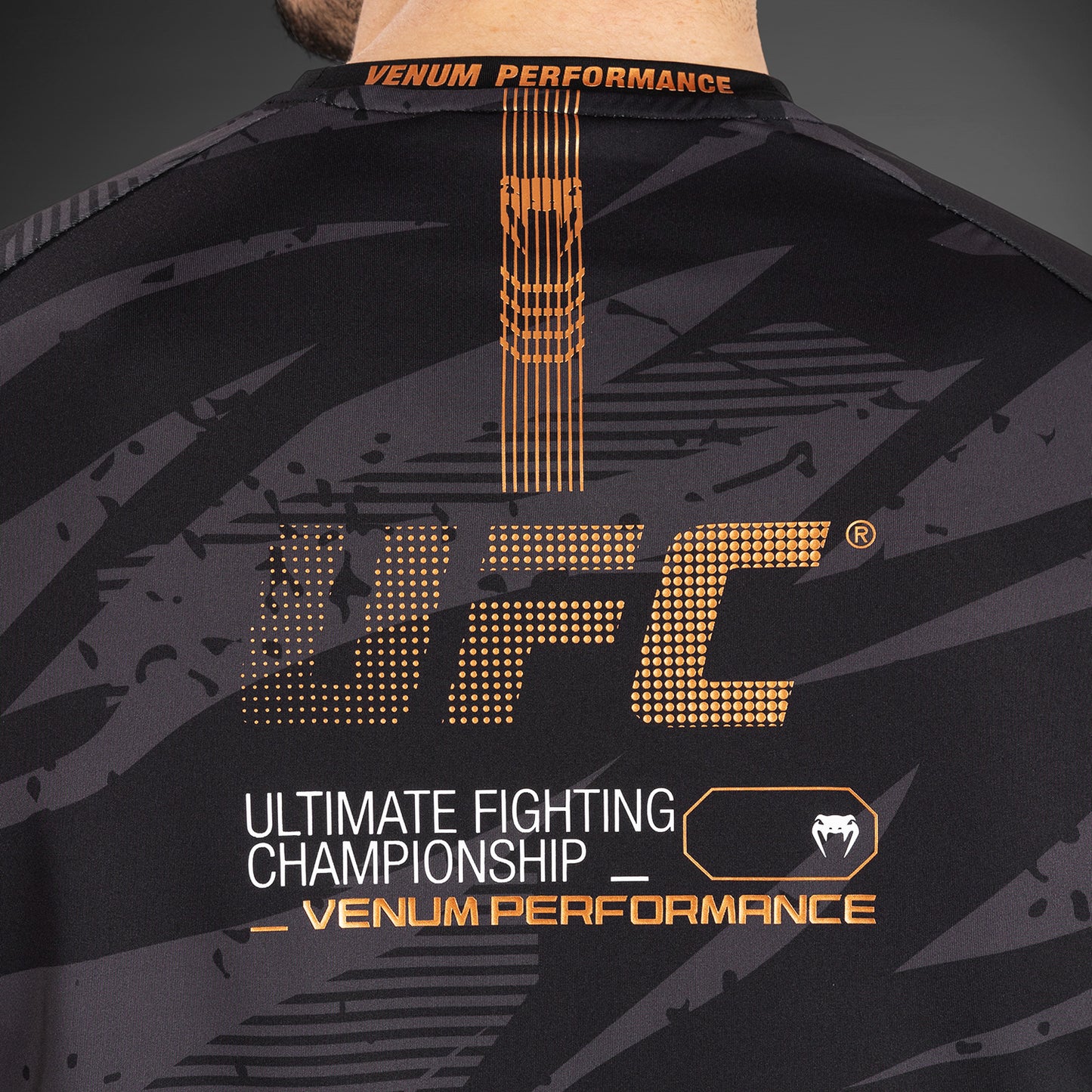 UFC Adrenaline by Venum 남성용 파이트 위크 드라이 테크 티셔츠 – 어반 카모
