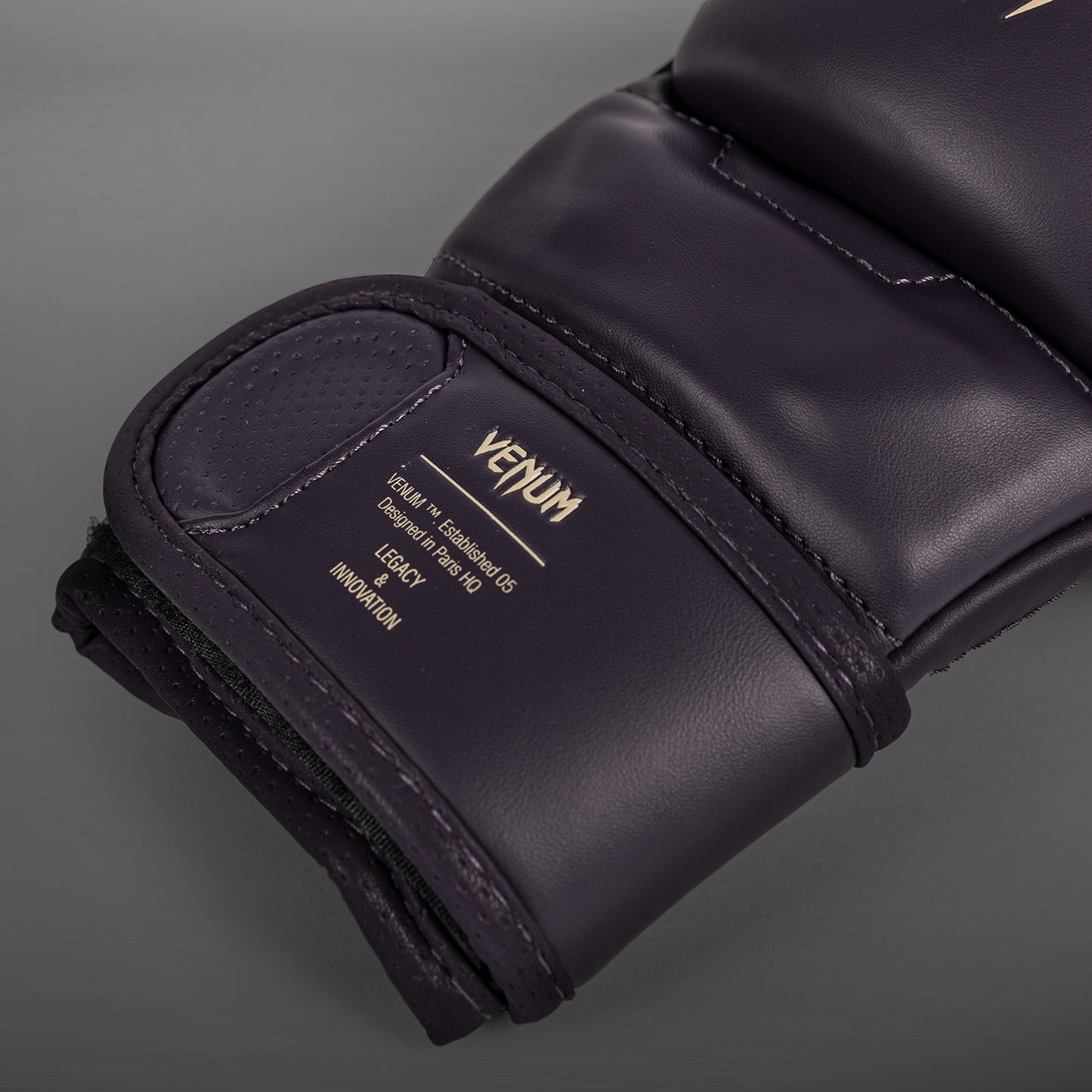 Venum Impact Evo MMA 스파링 글러브 – 다크 퍼플