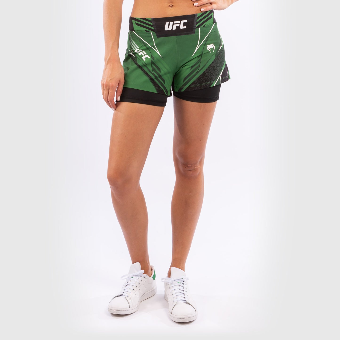 UFC Venum Authentic Fight Night 여성용 쇼츠 – 숏 핏 – 그린