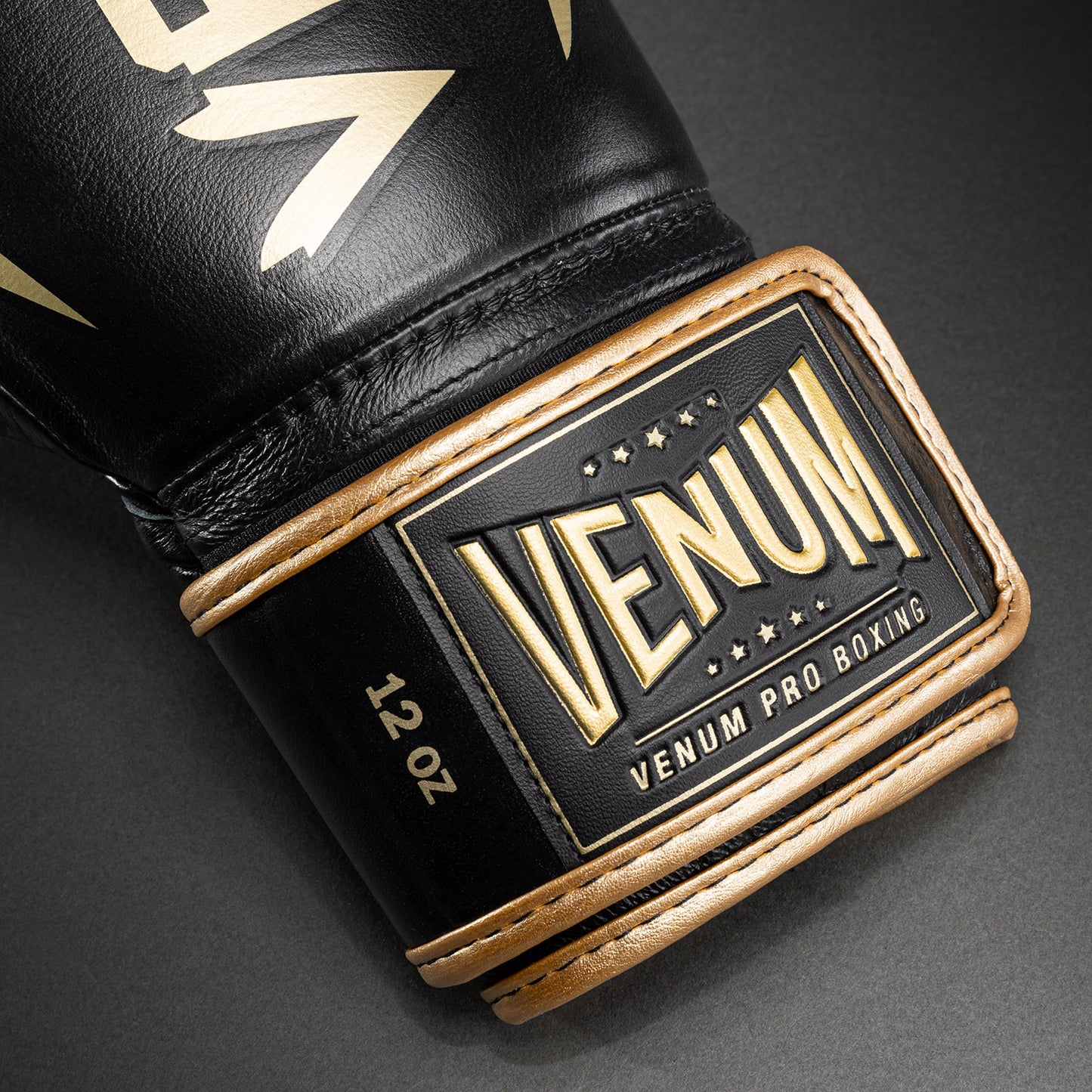 Venum Hammer Pro 복싱 글러브 벨크로 – 블랙/골드