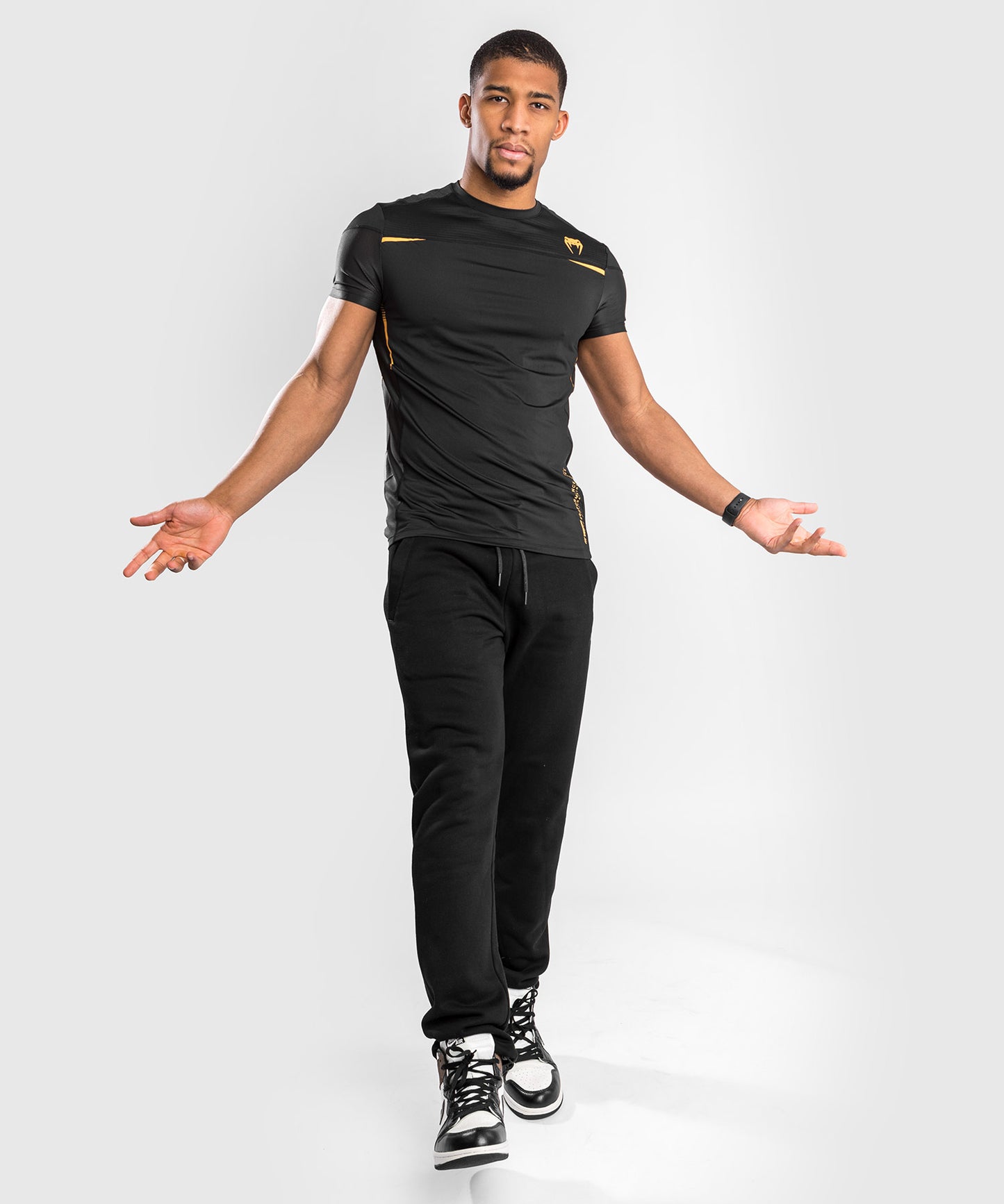 Venum Tempest 2.0 Dry tech T-shirt – Black/Gold