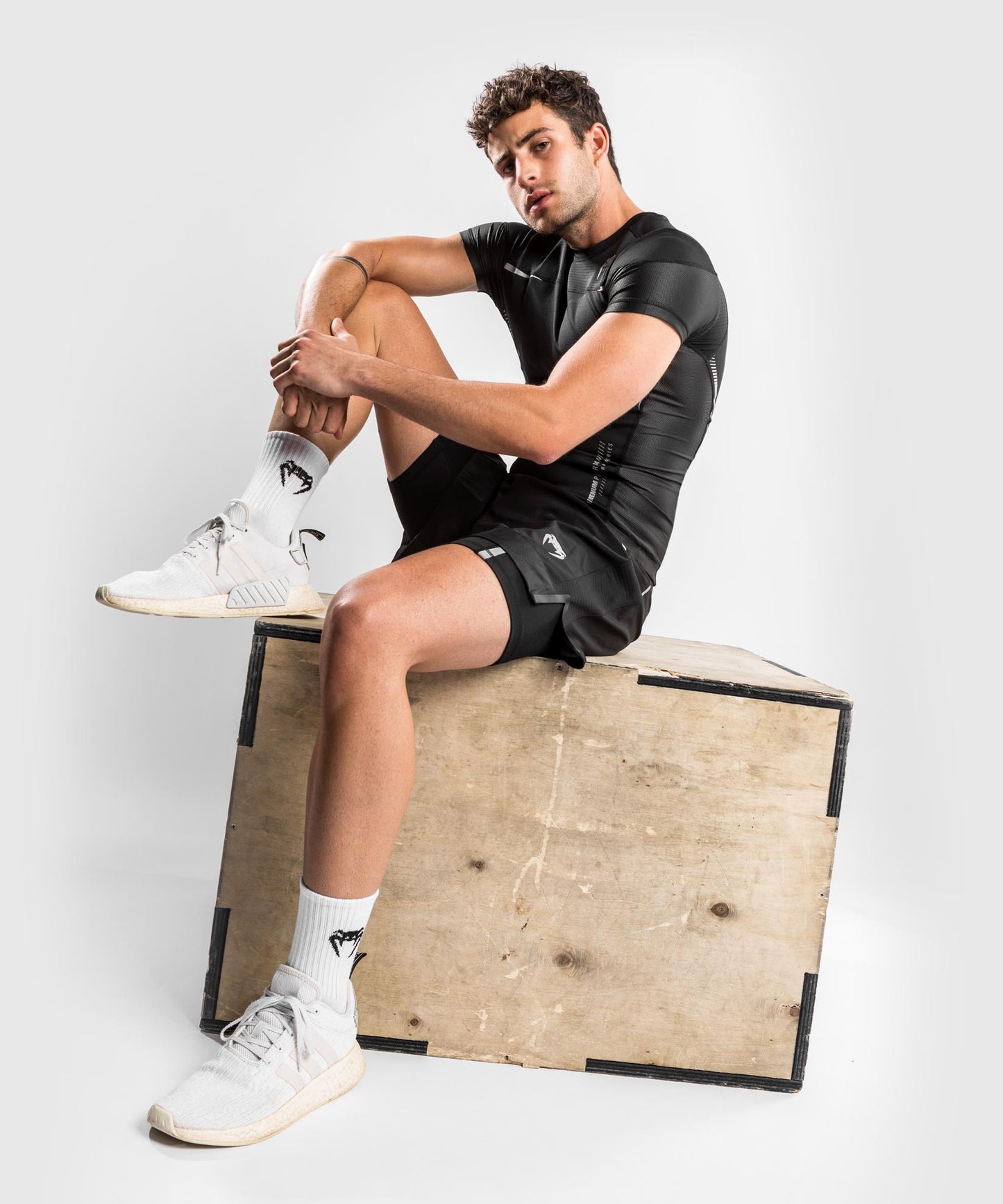 Venum tempest 2.0 Rashguard Short Sleeves – Black/Grey
